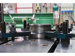 重慶五金沖壓件加工廠，拉伸模出現(xiàn)裂痕如何延長(zhǎng)壽命？