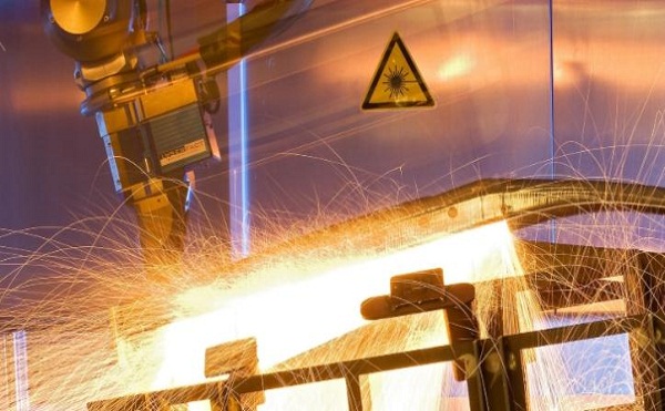 鈑金加工廠的焊接車間